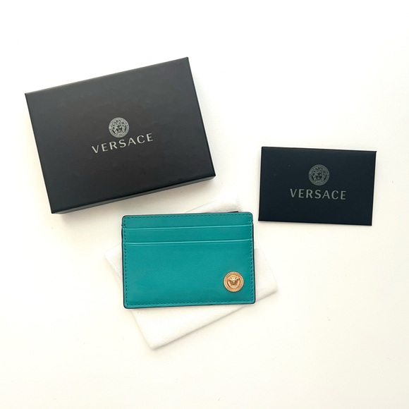 🔥 VERSACE Teal Card Holder with Gold Medusa Emblem - Picture 1 of 8